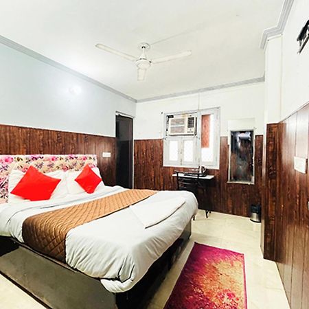 Hotel Commodo - Near Dhaula Kuan 뉴델리 외부 사진