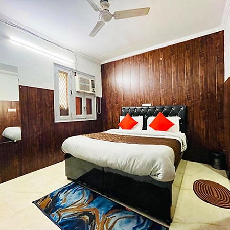 Hotel Commodo - Near Dhaula Kuan 뉴델리 외부 사진