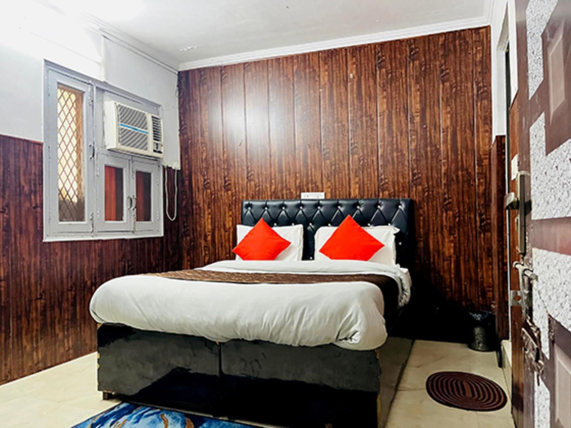 Hotel Commodo - Near Dhaula Kuan 뉴델리 외부 사진