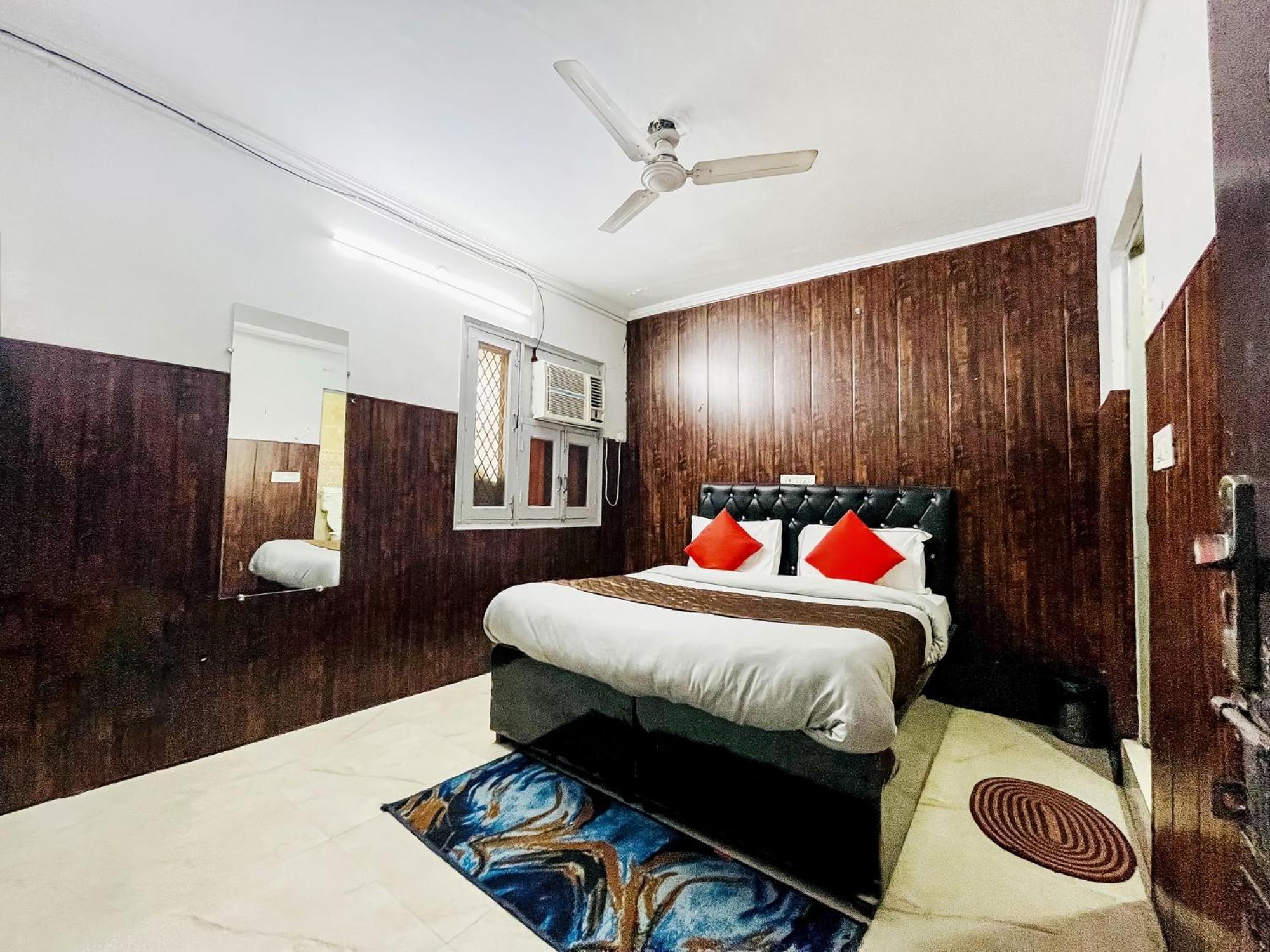 Hotel Commodo - Near Dhaula Kuan 뉴델리 외부 사진